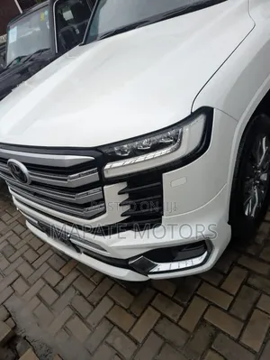 New Toyota Land Cruiser Prado 2.8 2024 White