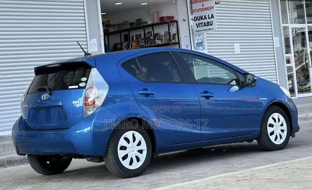 Toyota Aqua 2013 Blue