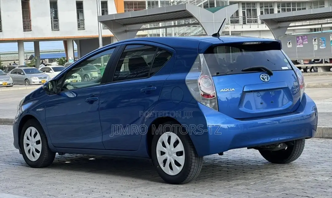 Toyota Aqua 2013 Blue