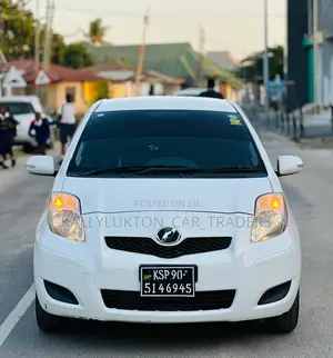 Toyota Vitz 2005 White