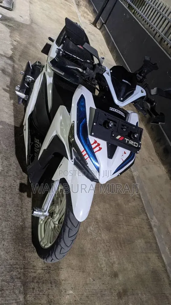 Honda CBX 2022 Silver