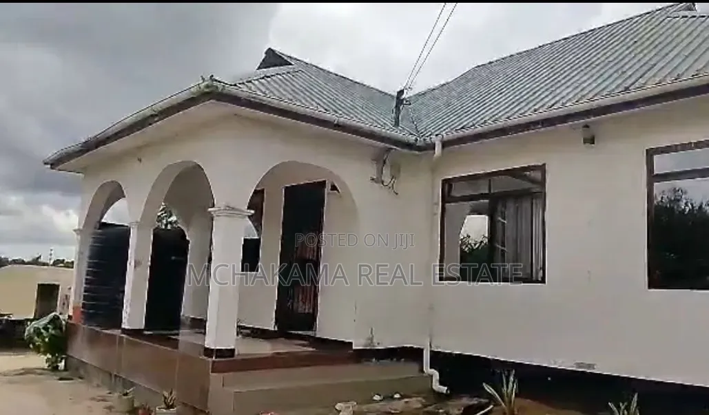 3bdrm House in Mchamaka Real Estate, Mbezi for sale