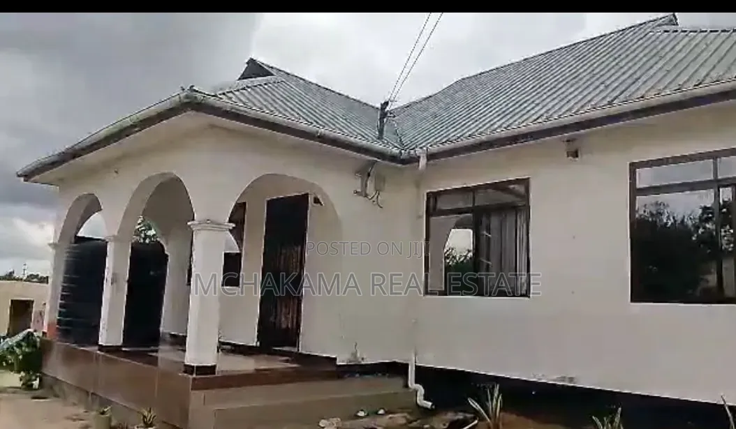 3bdrm House in Mchamaka Real Estate, Mbezi for sale