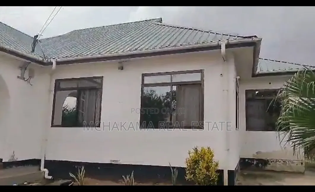 3bdrm House in Mchamaka Real Estate, Mbezi for sale