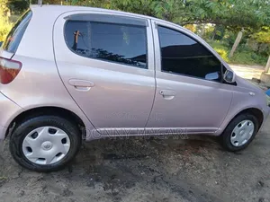 Toyota Vitz 2002 Pink