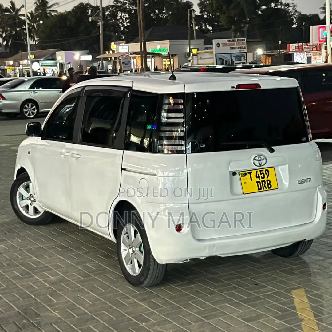 Toyota Sienta 2004 White