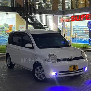 Toyota Sienta 2004 White