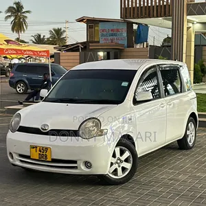 Toyota Sienta 2004 White
