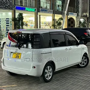Toyota Sienta 2004 White