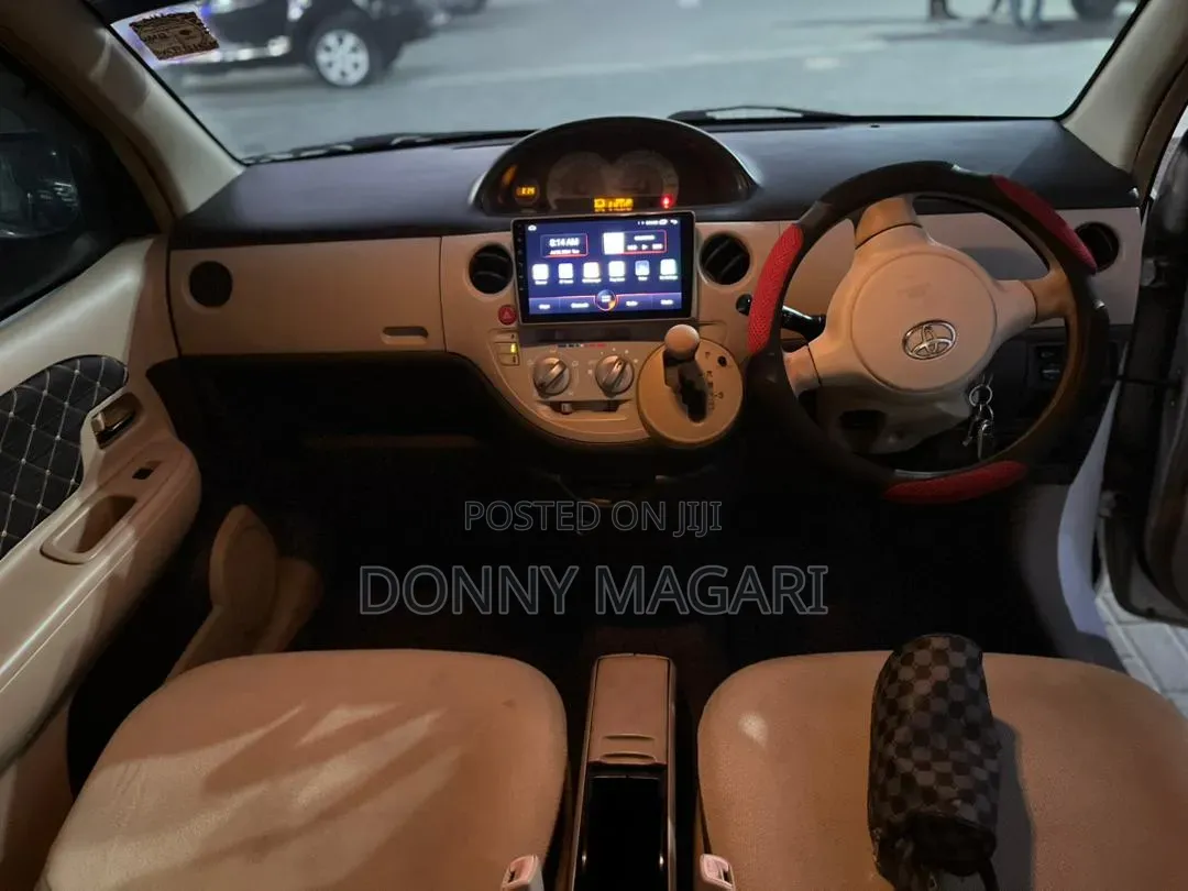 Toyota Sienta 2004 White