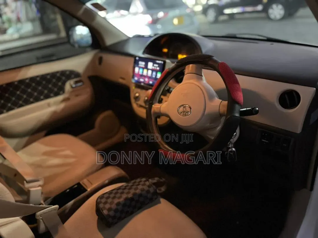 Toyota Sienta 2004 White