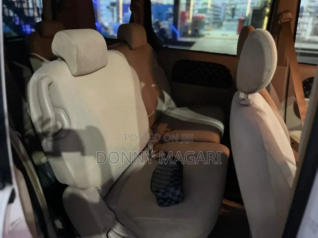 Toyota Sienta 2004 White