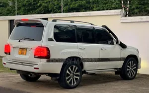 Toyota Land Cruiser 2001 White