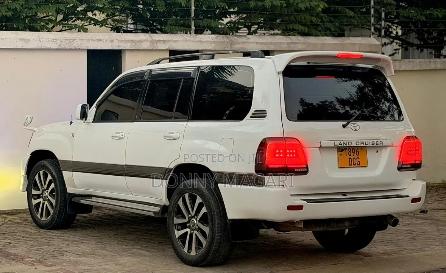 Toyota Land Cruiser 2001 White