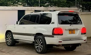 Toyota Land Cruiser 2001 White