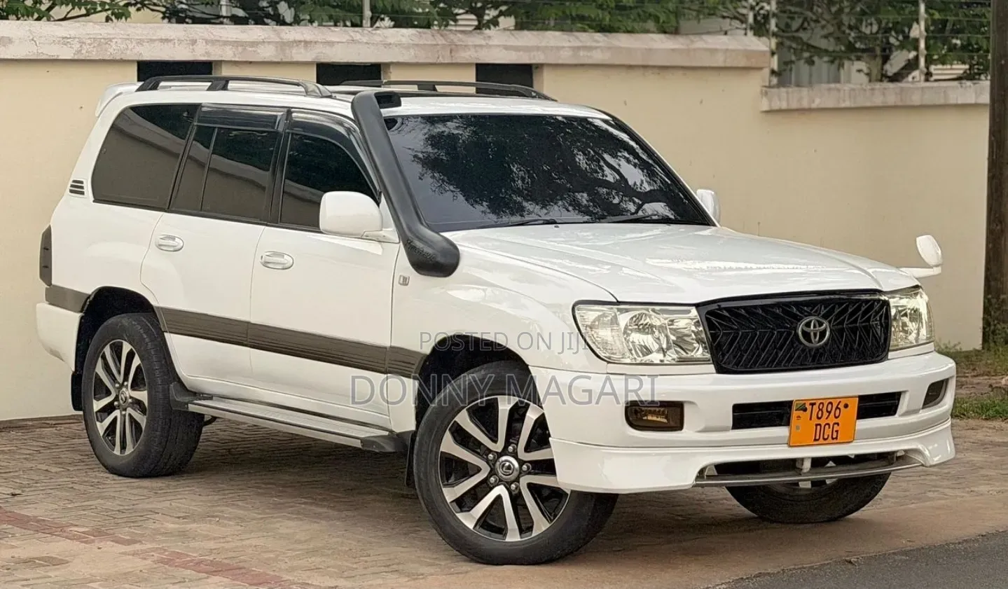 Toyota Land Cruiser 2001 White