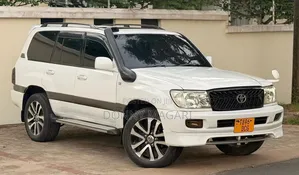 Toyota Land Cruiser 2001 White