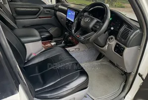 Toyota Land Cruiser 2001 White