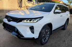 Toyota Fortuner 2023 White