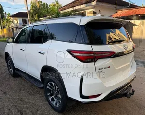 Toyota Fortuner 2023 White