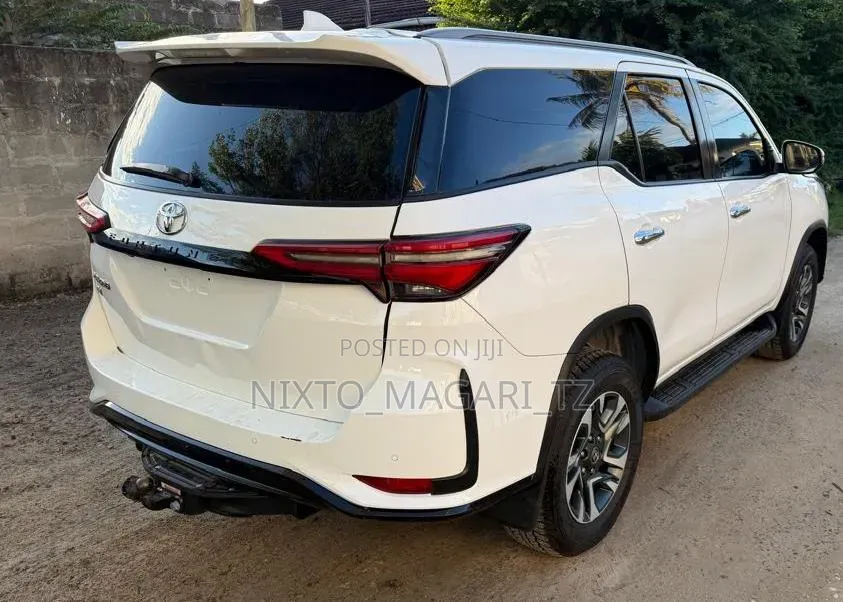 Toyota Fortuner 2023 White