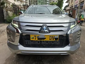 Mitsubishi Pajero 2022 Silver