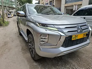 Mitsubishi Pajero 2022 Silver