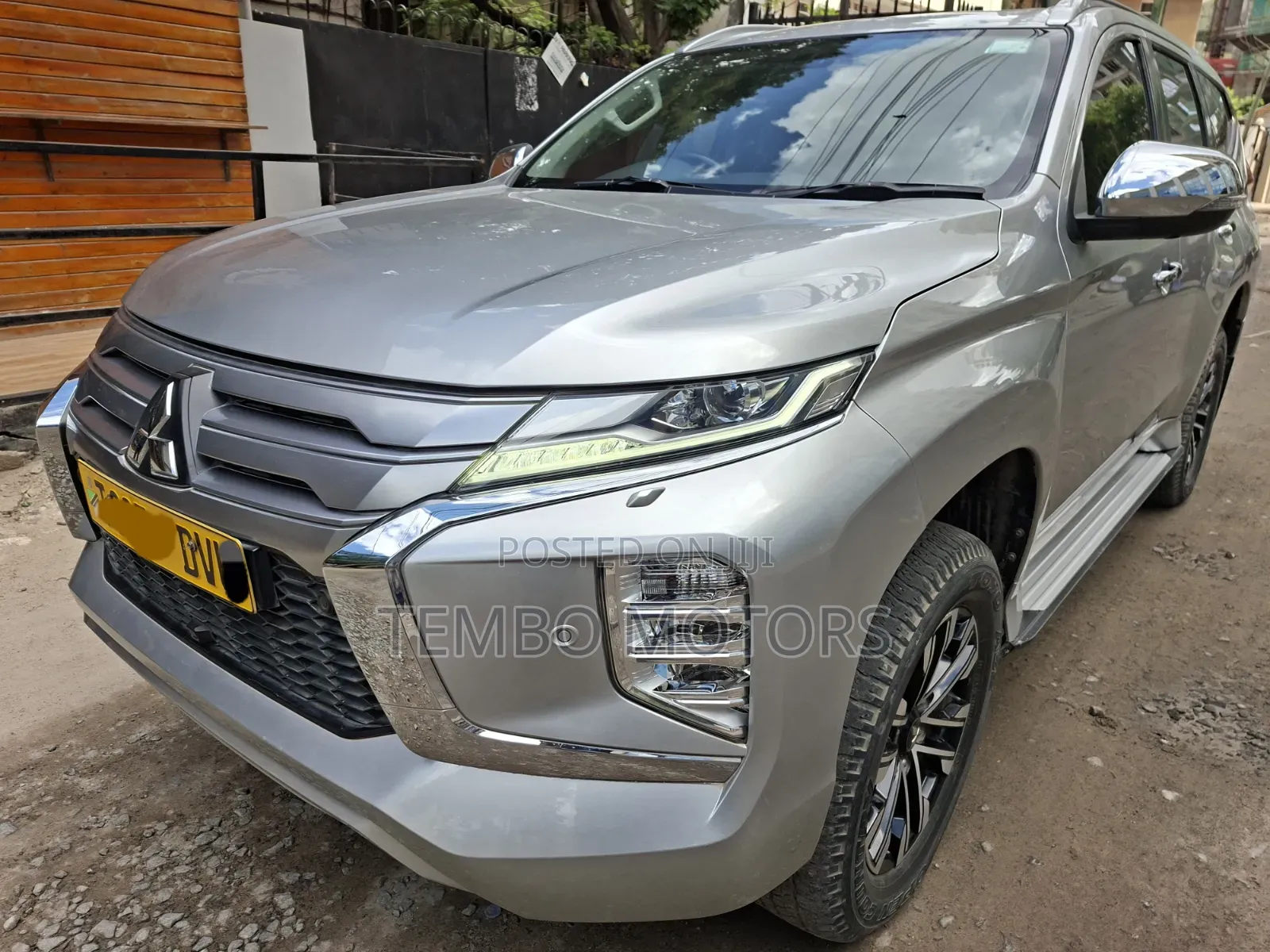 Mitsubishi Pajero 2022 Silver