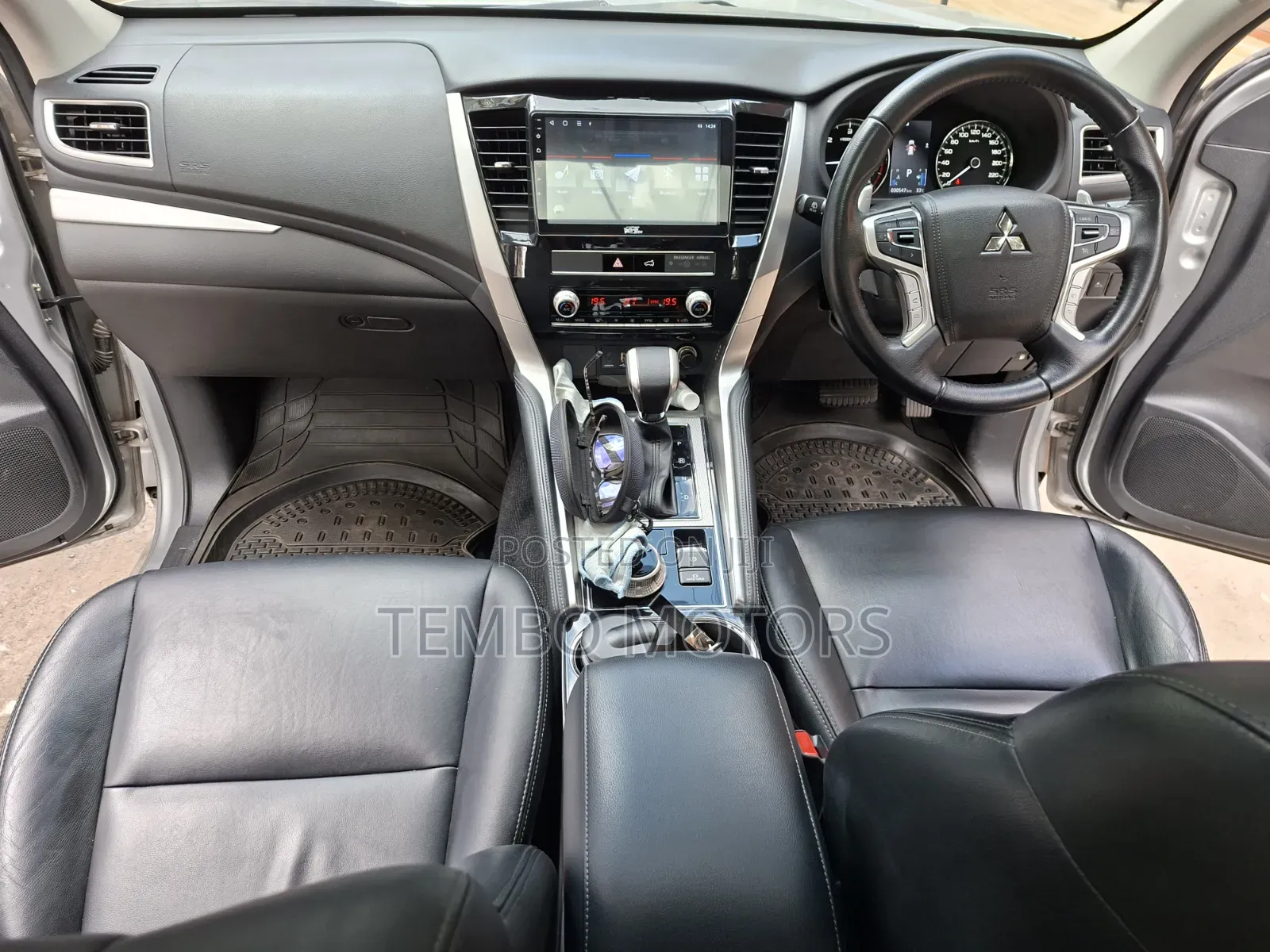 Mitsubishi Pajero 2022 Silver