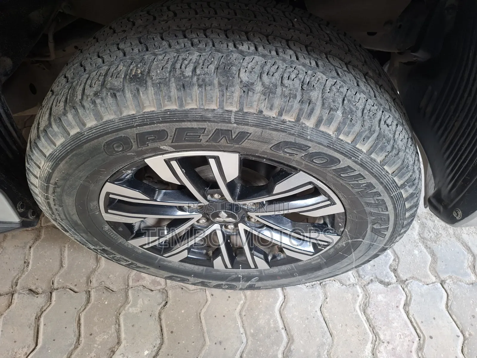Mitsubishi Pajero 2022 Silver