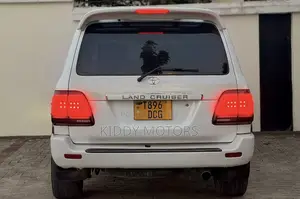 Toyota Land Cruiser 2002 White