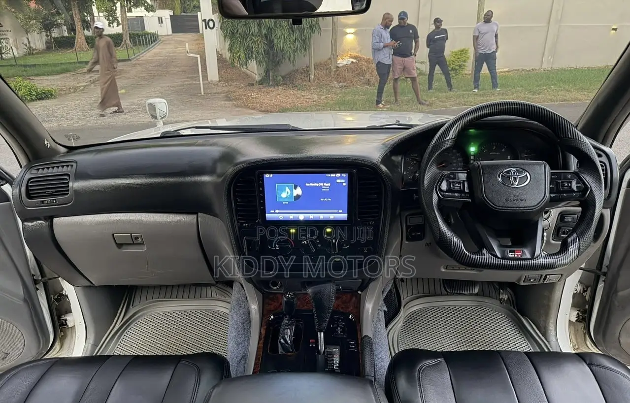 Toyota Land Cruiser 2002 White