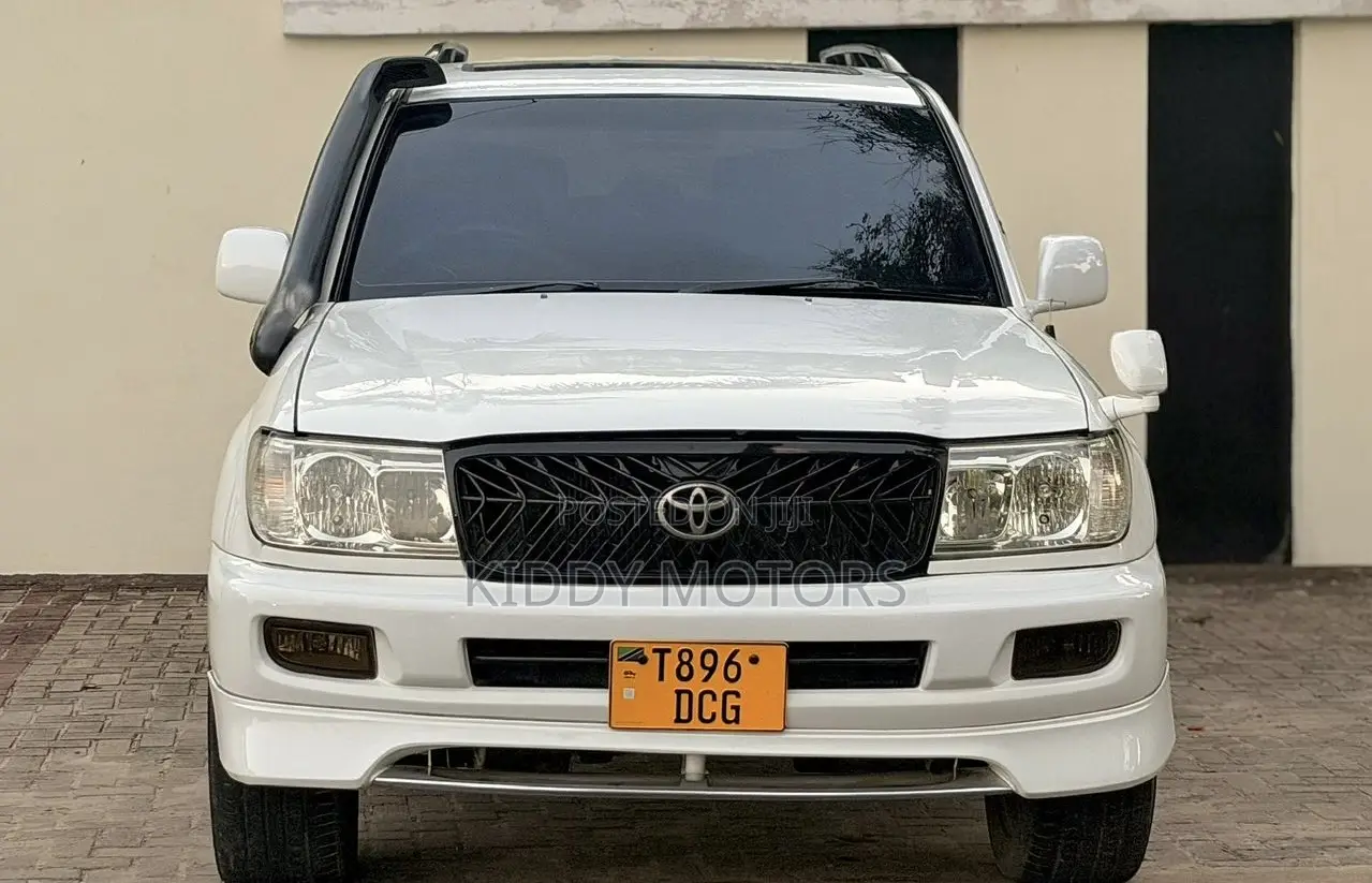Toyota Land Cruiser 2002 White