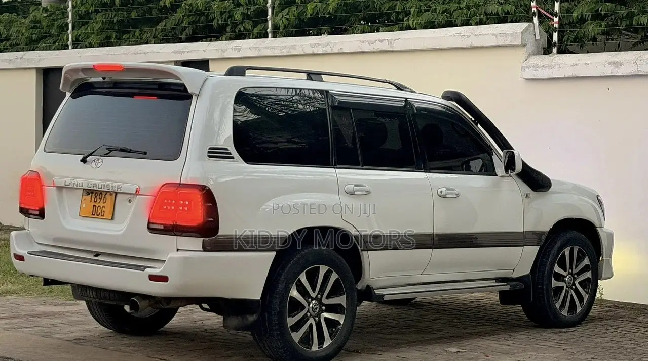 Toyota Land Cruiser 2002 White