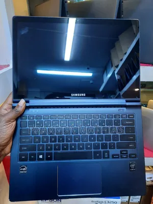 Laptop Samsung Ativ Book 9 Lite 8GB Intel Core i5 SSD 256GB