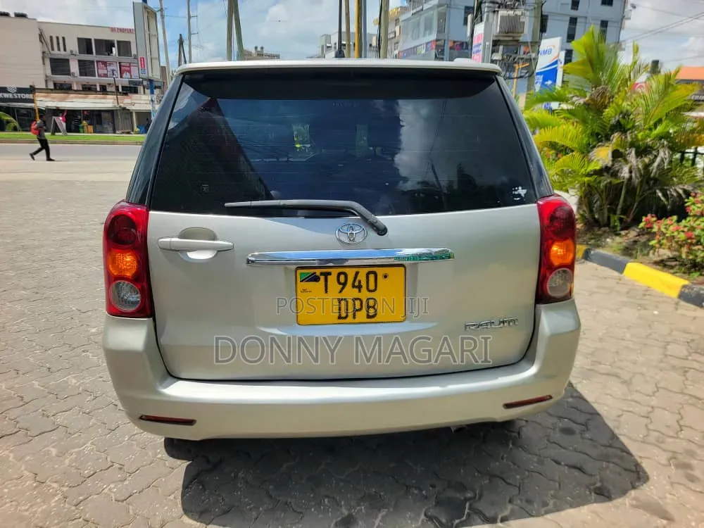 Toyota Raum 2005 Silver