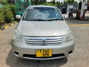Toyota Raum 2005 Silver