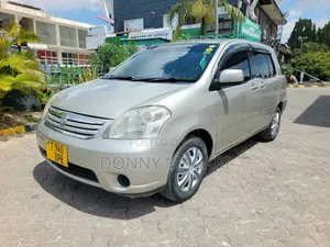Toyota Raum 2005 Silver