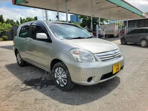 Toyota Raum 2005 Silver