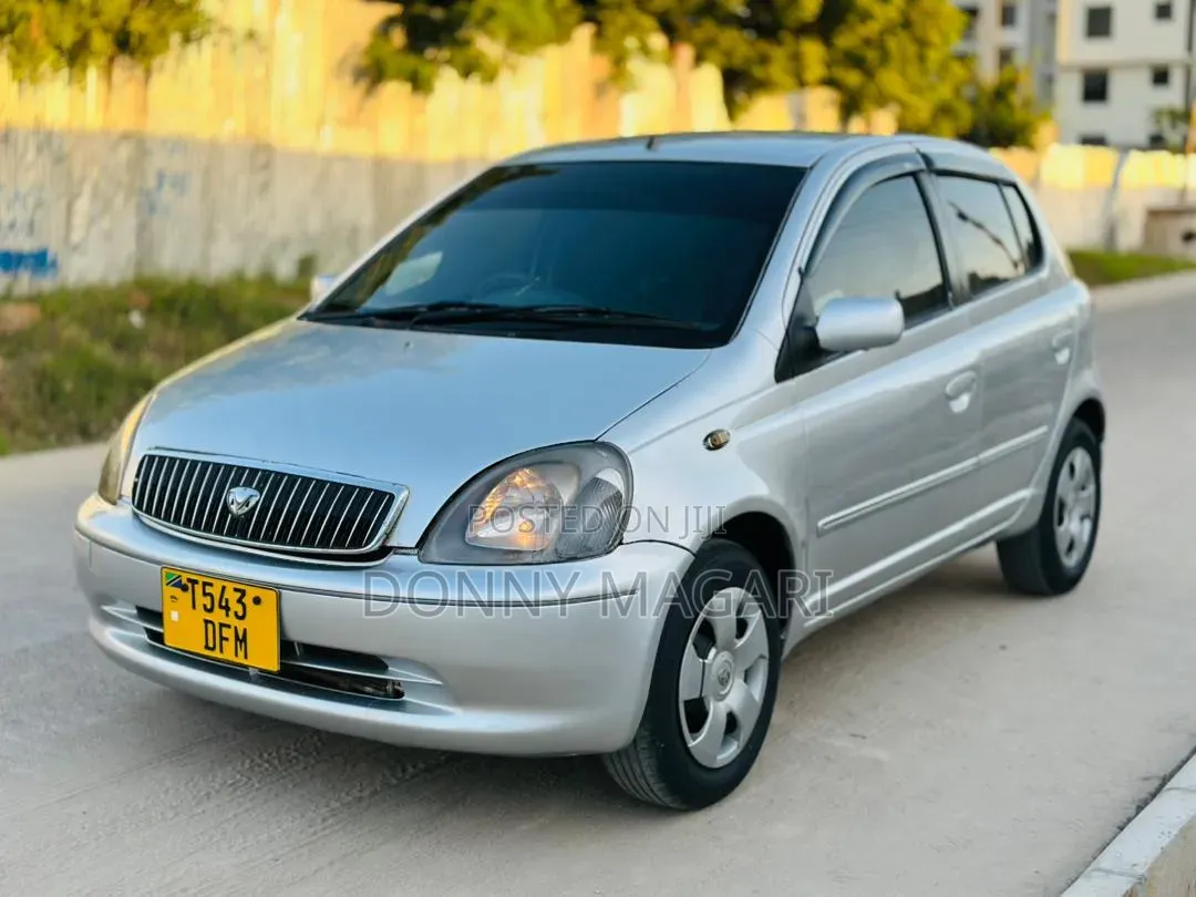 Toyota Vitz 2003 Silver