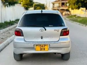 Toyota Vitz 2003 Silver