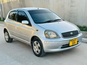 Toyota Vitz 2003 Silver