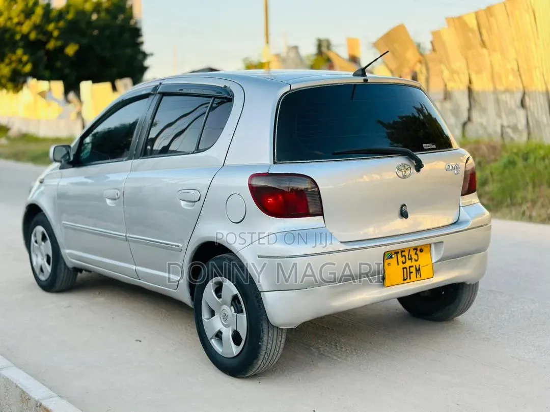 Toyota Vitz 2003 Silver