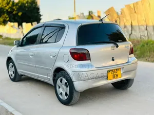 Toyota Vitz 2003 Silver