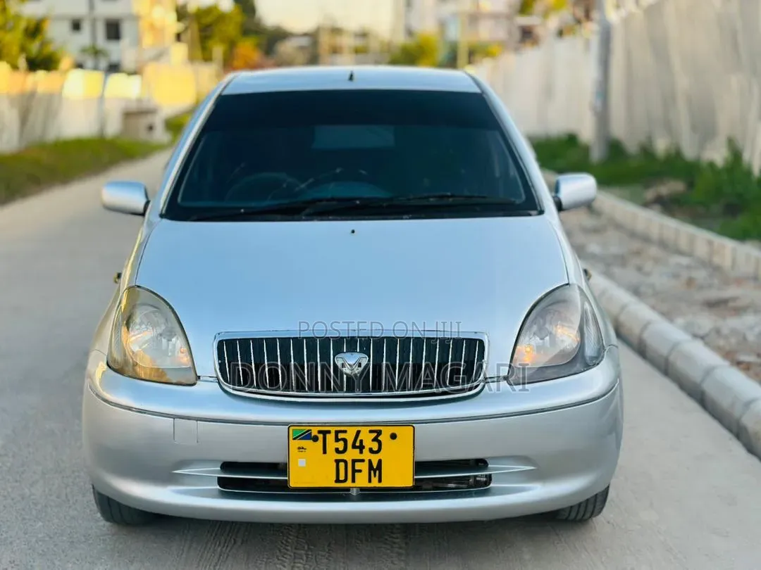 Toyota Vitz 2003 Silver