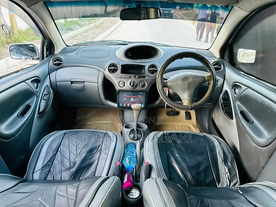 Toyota Vitz 2003 Silver