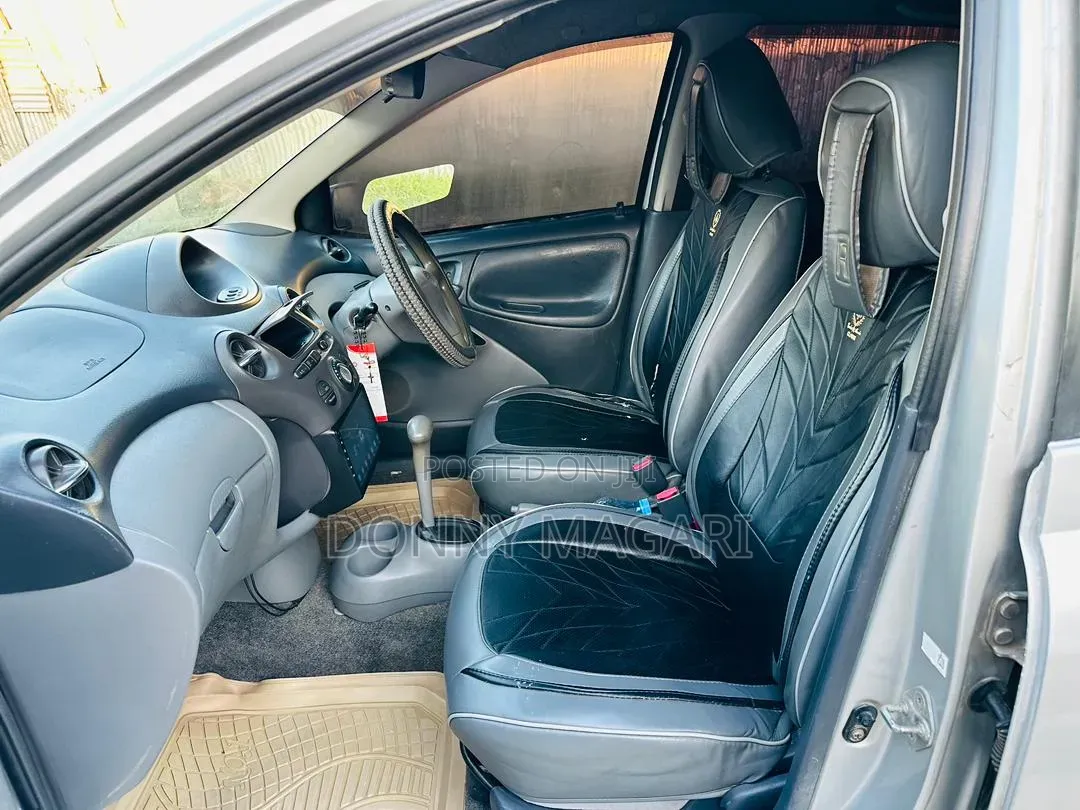 Toyota Vitz 2003 Silver