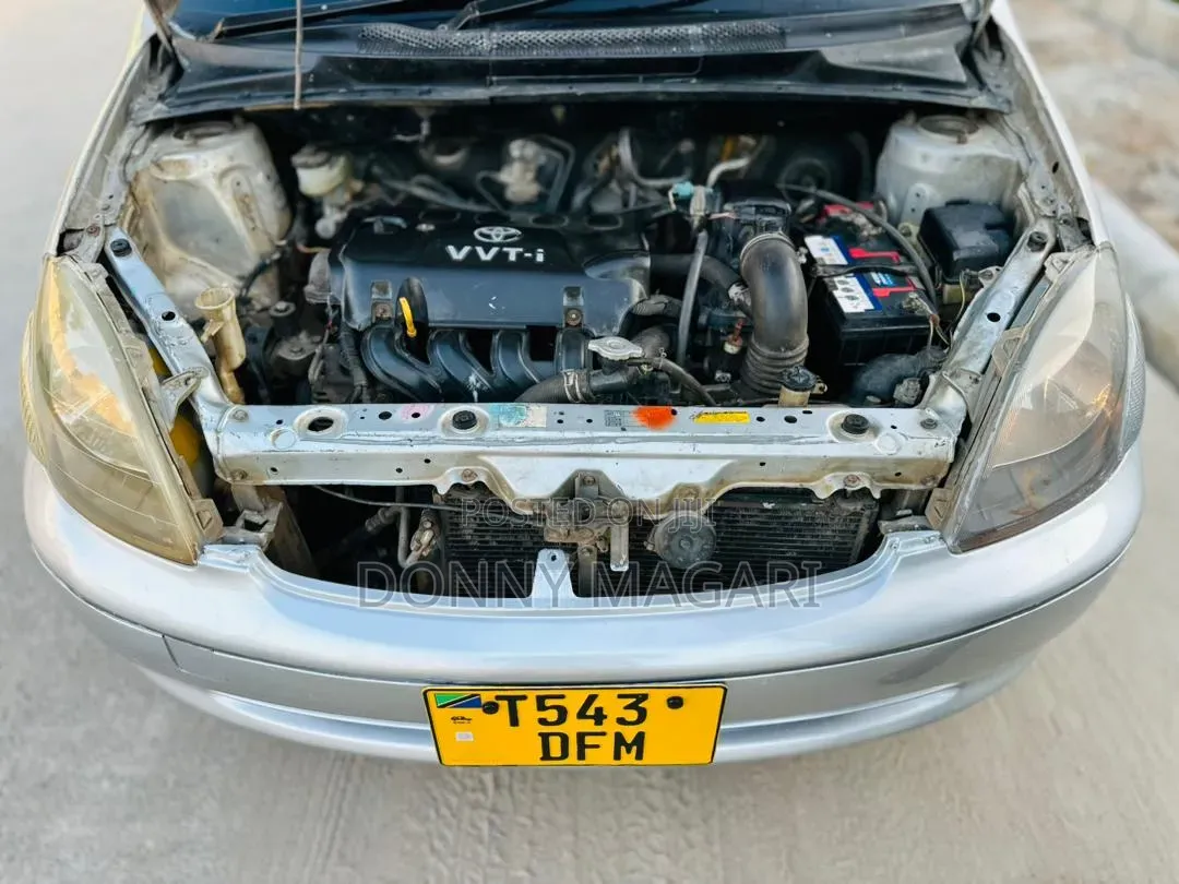Toyota Vitz 2003 Silver
