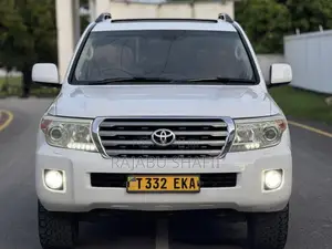 Toyota Land Cruiser 2014 White