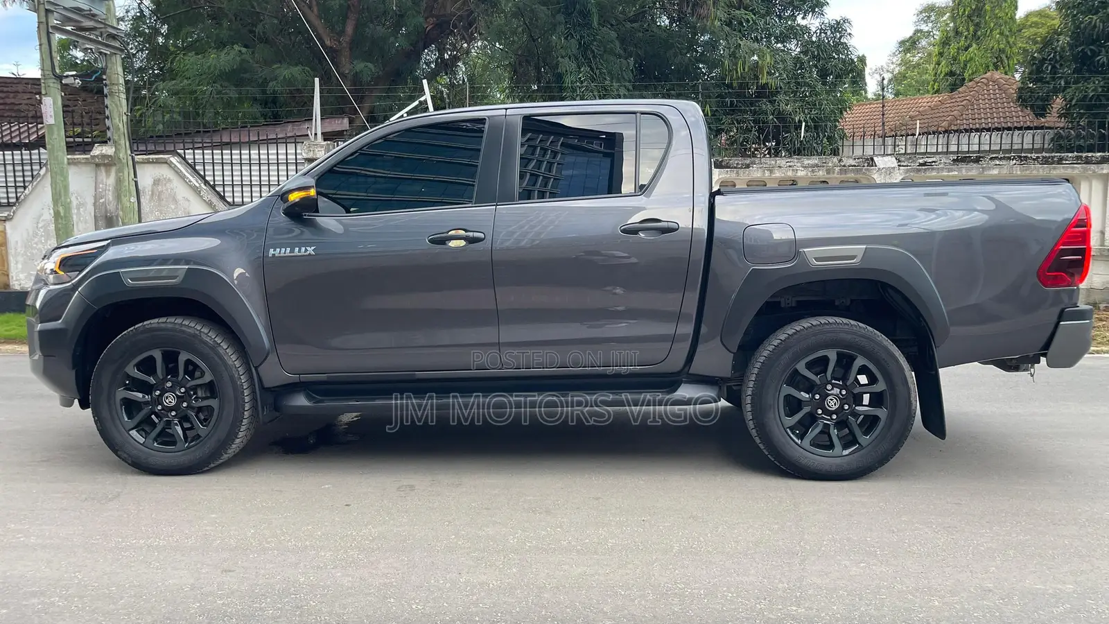 Toyota Hilux 2023 Gray